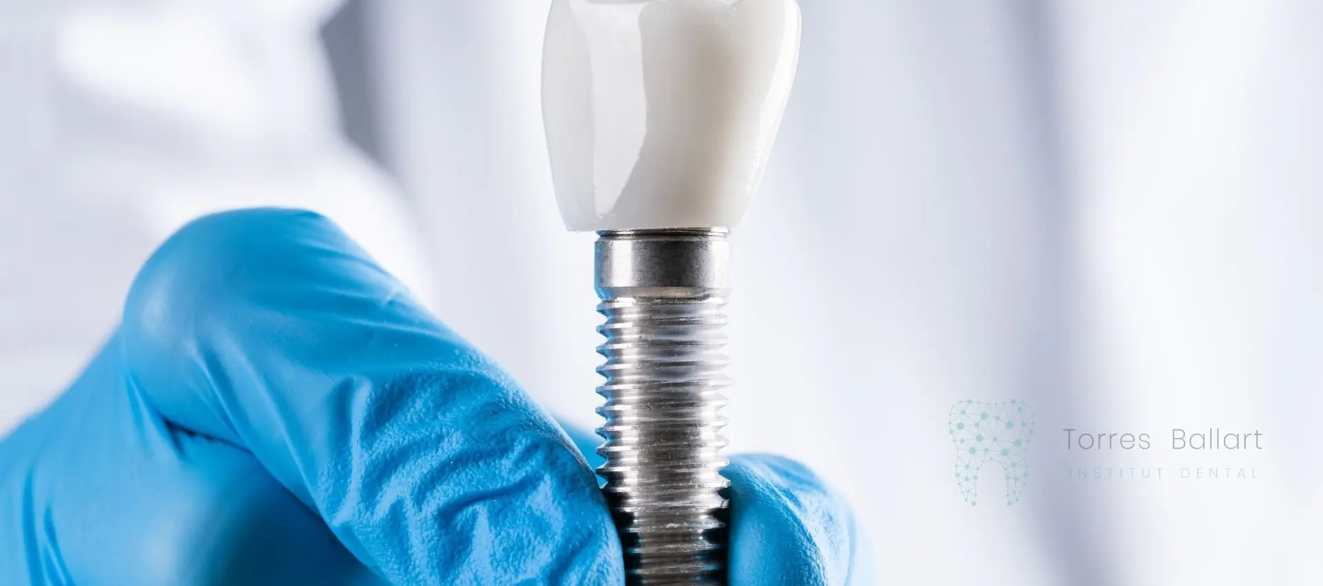 Implante dental unitario en Clínica Institut Dental Torres Ballart